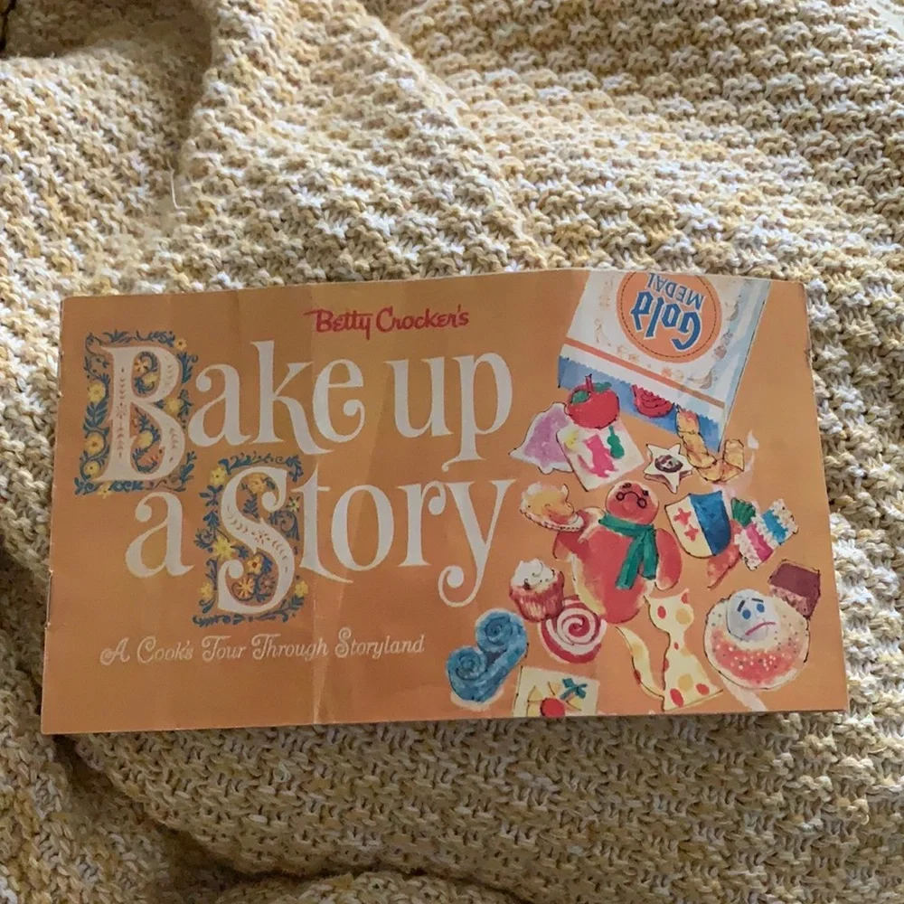 Betty Crocker's Bake Up a Story Pamphlet Cookbook Recipes Storyland Vintage